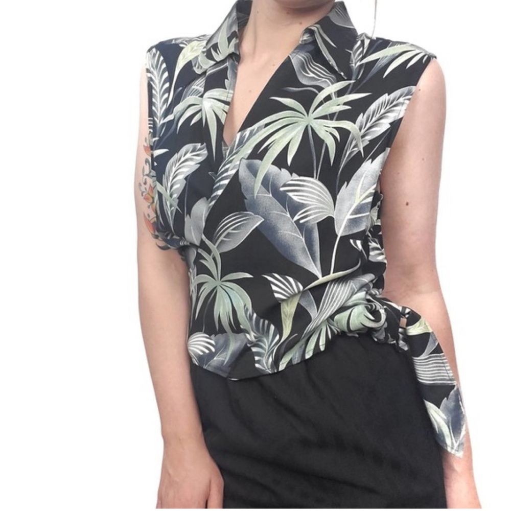 Tommy Bahama Silk Collar Sleeveless Hawaiian Flower Wrap Shirt Floral Summer